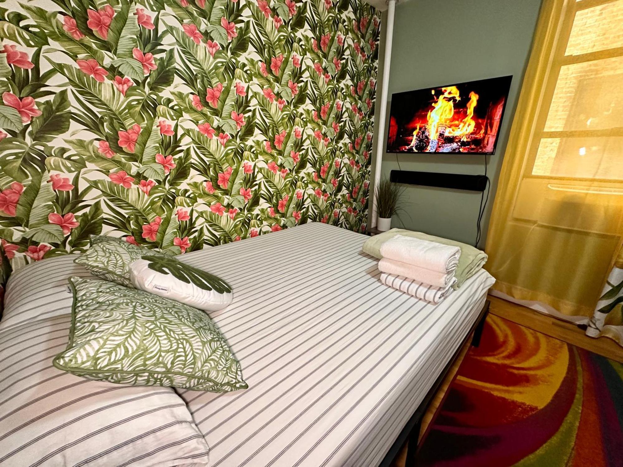 Tropical Comfort Room In Harlem Cozy Stay With Snacks & Style New York Exterior photo